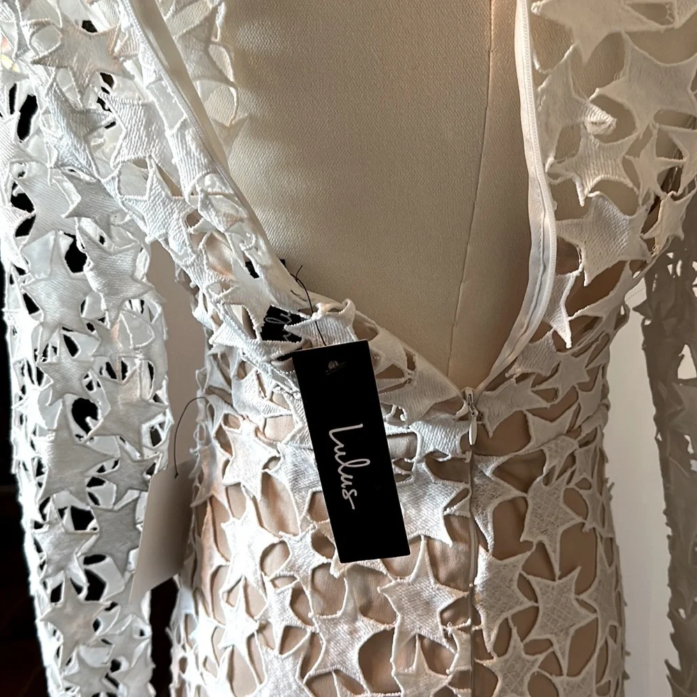 NWT Lulus She’s a Star White Crochet Long Sleeve Shift Dress Size XS - Picture 2 of 5
